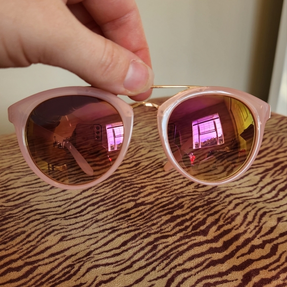 Fun round mirrored sunglasses - Picture 2 of 6